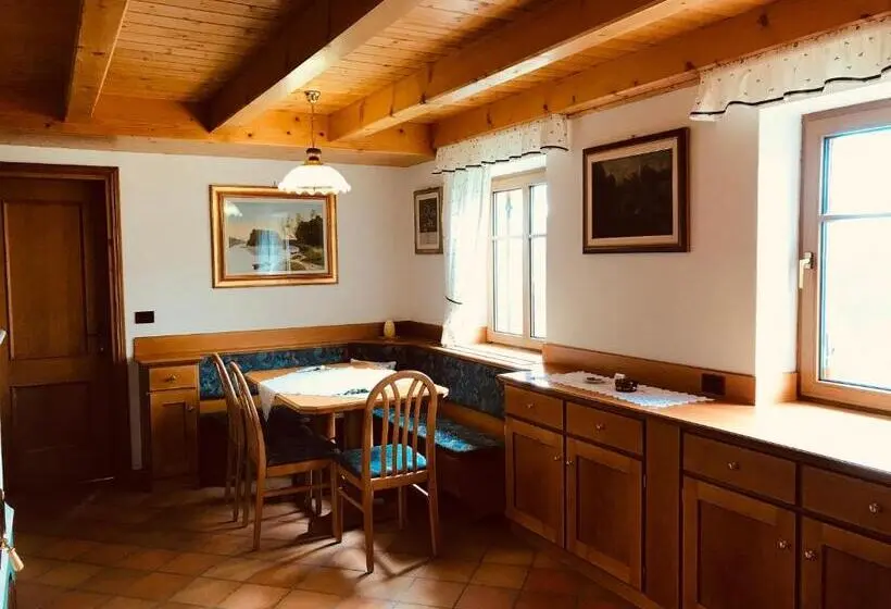 Perhejuniorsviitti, Rifugio Capanna Passo Valles