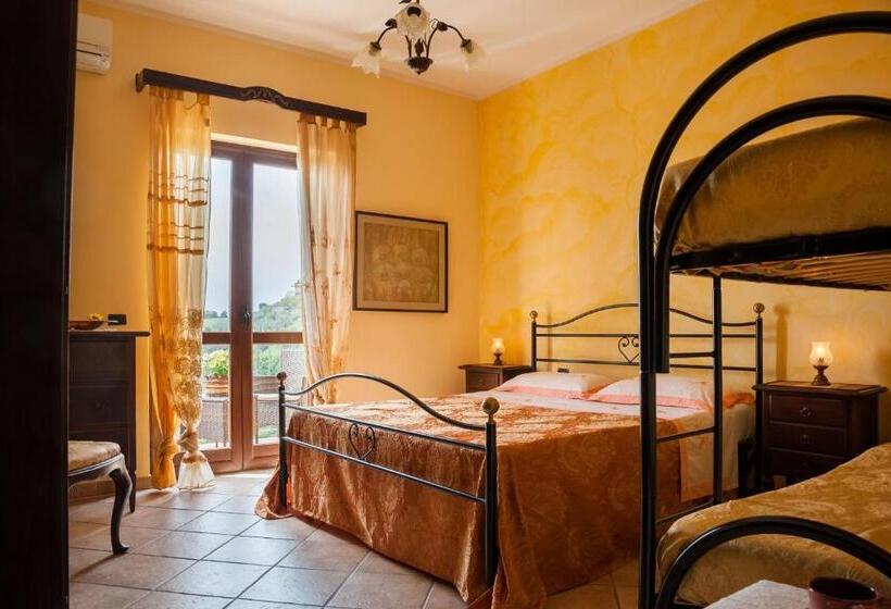 オーシャンビュースタンダードルームバルコニー付き, Villa Bernadette