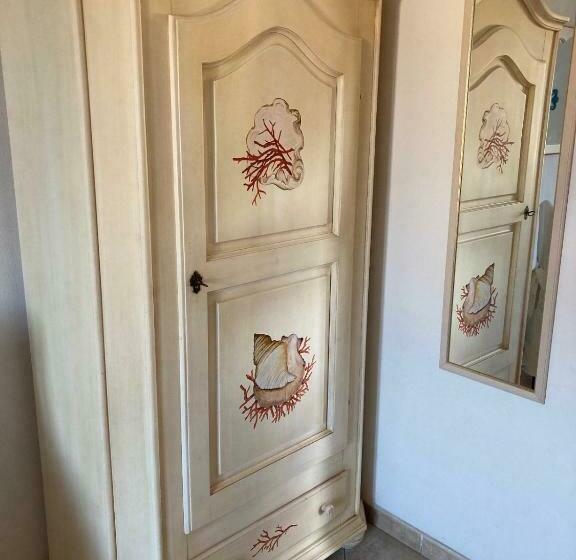 اتاق لوکس با بالکن, Villa Le Bougainvillea