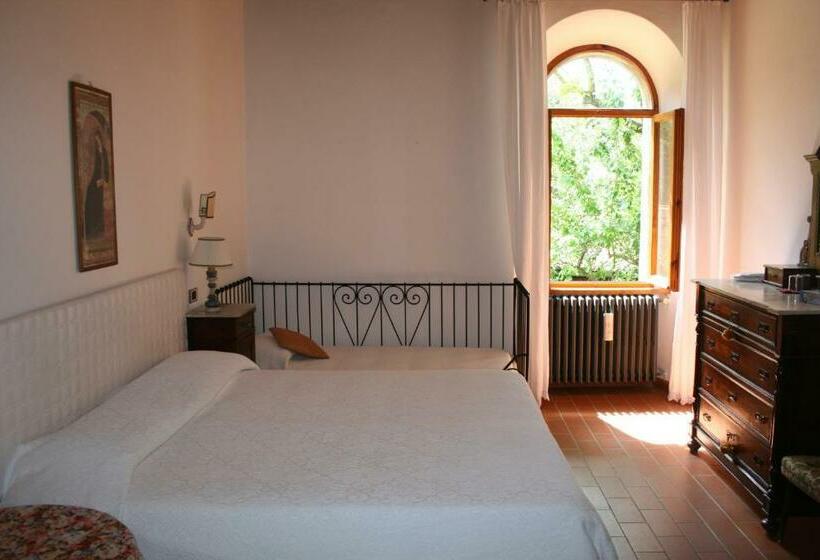 Номер Стандарт, Albergo Santa Chiara