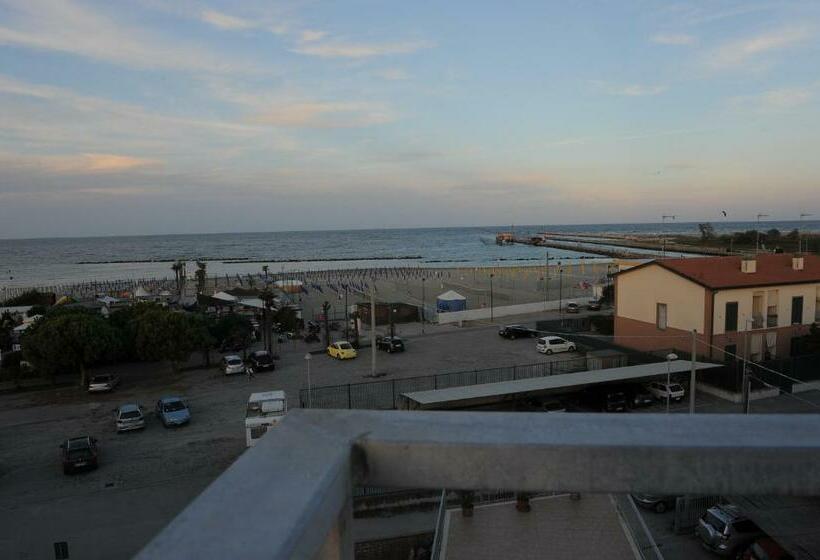 Triple Room Sea View, Cinzia