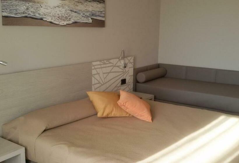 Triple Room Sea View, Cinzia