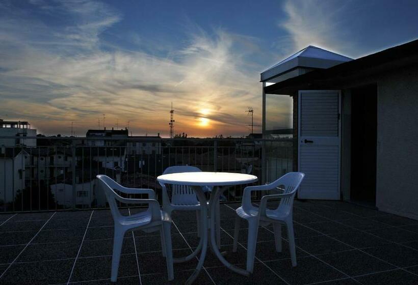 Triple Room Sea View, Cinzia