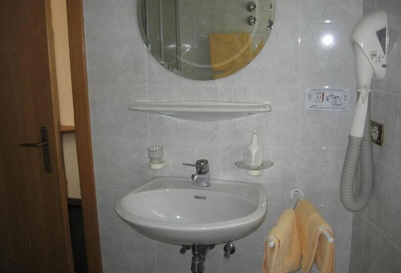 חדר סטנדרט יחיד עם מרפסת, Maximilian