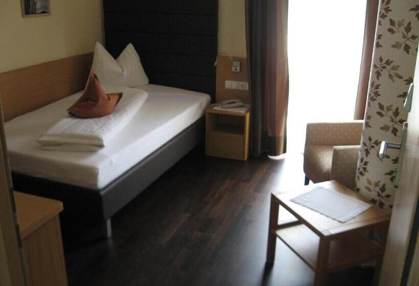 חדר סטנדרט יחיד עם מרפסת, Maximilian