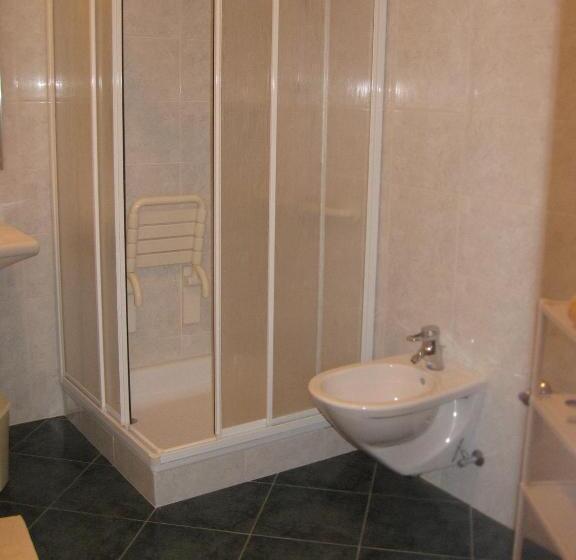 סוויטת ג'וניור עם מרפסת, Maximilian