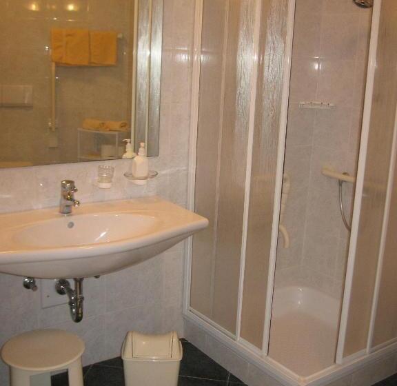 סוויטת ג'וניור עם מרפסת, Maximilian