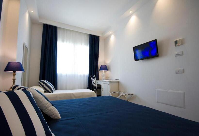 חדר סטנדרט לשלושה, Nautilus