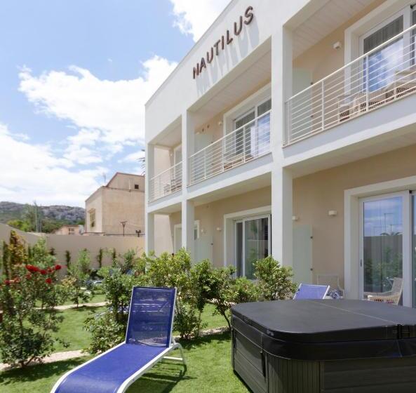 סוויטת ג'וניור עם מסג'ר מים, Nautilus