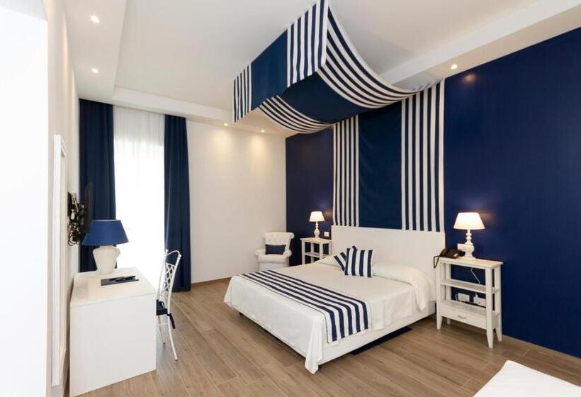 סוויטת ג'וניור עם מסג'ר מים, Nautilus