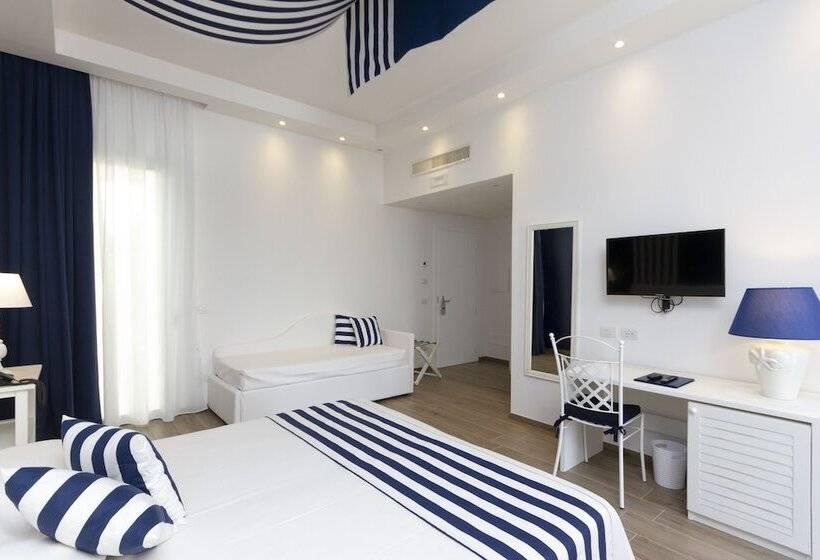 סוויטת ג'וניור עם מסג'ר מים, Nautilus