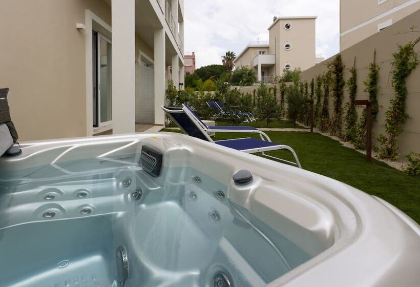 סוויטת ג'וניור עם מסג'ר מים, Nautilus