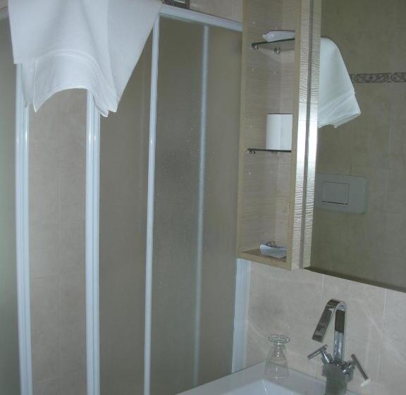 חדר סטנדרט לשלושה, Total