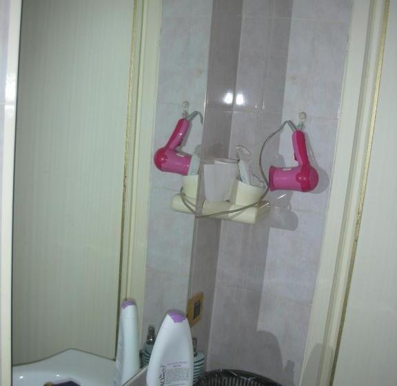 חדר סטנדרט, Total