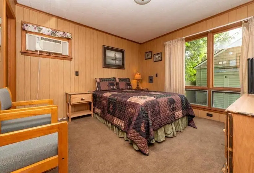 スタンダードスタジオ, Shore Meadows Lodge Llc