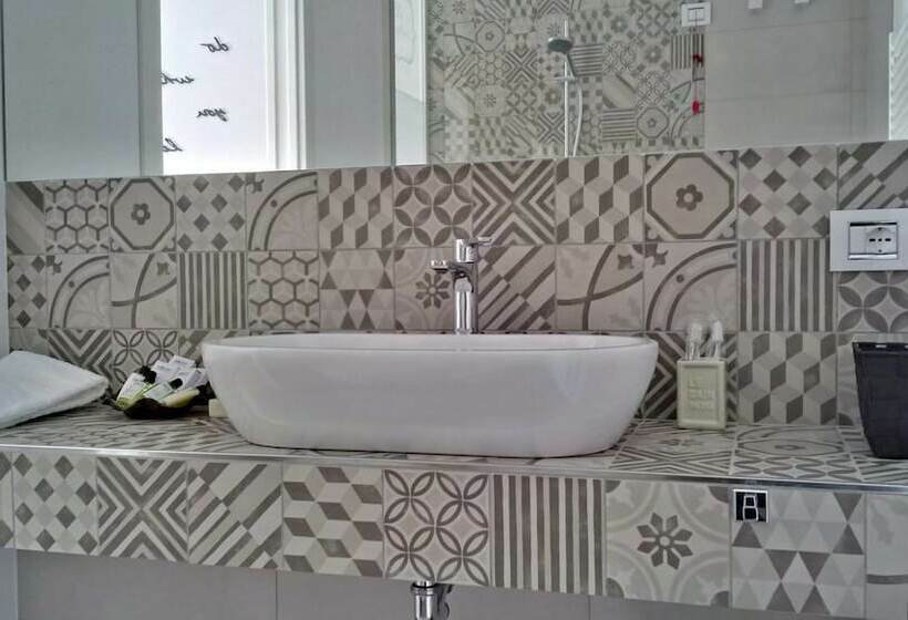 غرفة ديلوكس مطلّة علي البحر, Villa Capodarco B&b