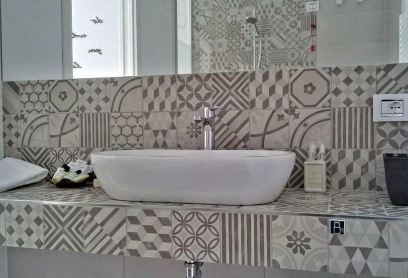 غرفة ديلوكس مطلّة علي البحر, Villa Capodarco B&b