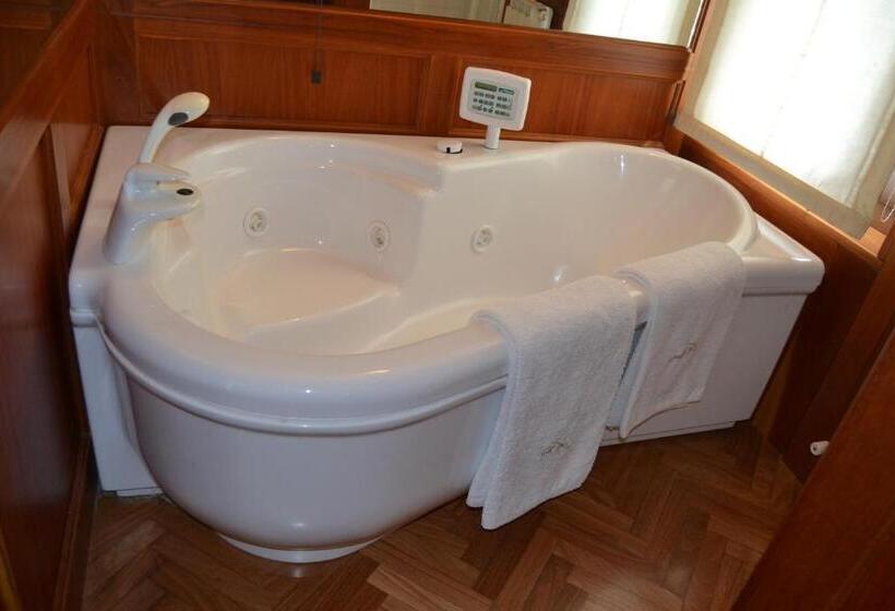 اتاق لوکس با بالکن و چشمانداز دریا, Villa Zagara Luxury Bed And Breakfast