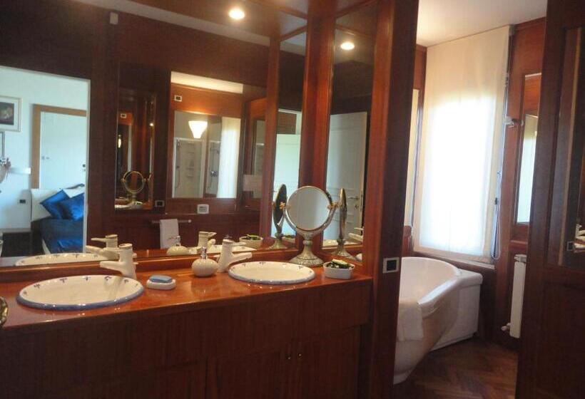 اتاق لوکس با بالکن و چشم‌انداز دریا, Villa Zagara Luxury Bed And Breakfast