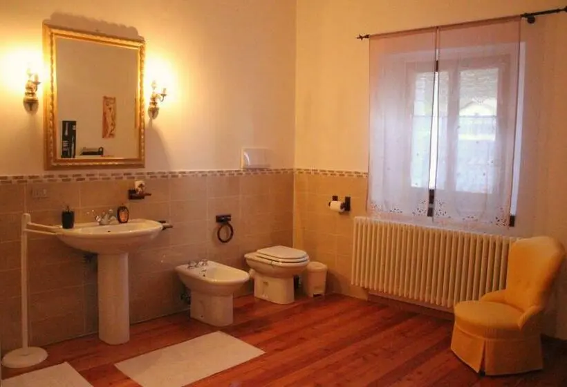 バスルーム共有のトリプルスタンダード, B&b Villa Al Lago