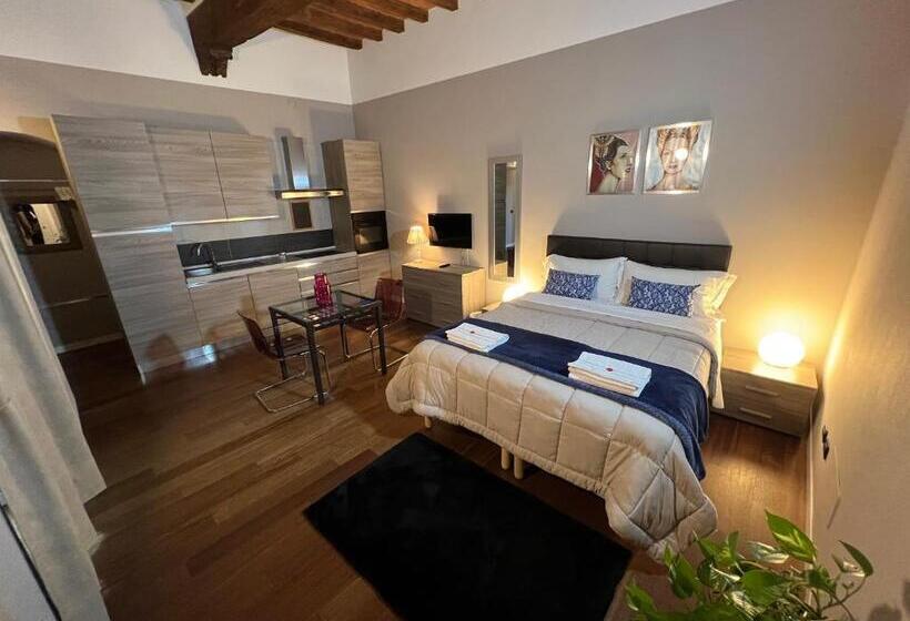 استودیو استاندارد با بالکن, Domus San Martino Guesthouse