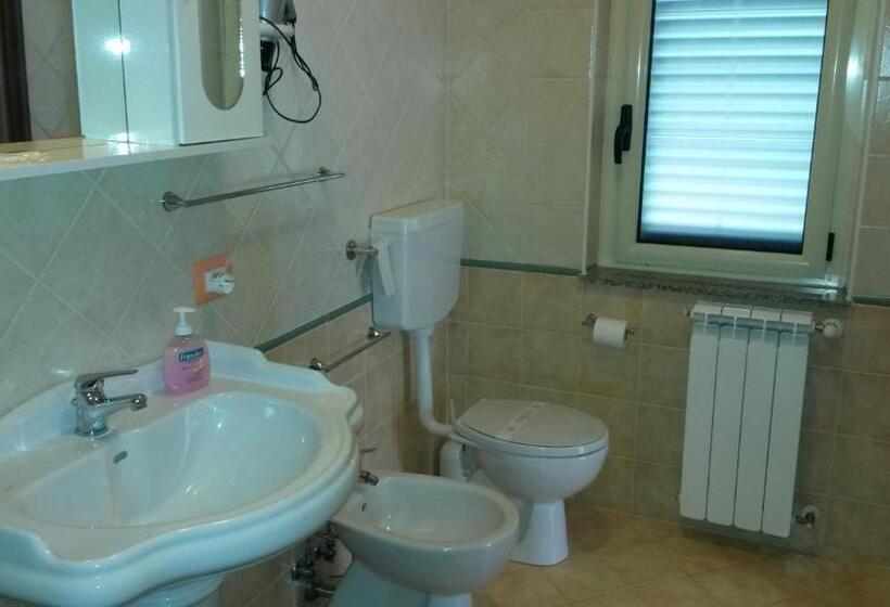 غرفة قياسية ثلاثية, Il Laghetto