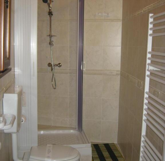 غرفة قياسية ثلاثية, Il Laghetto