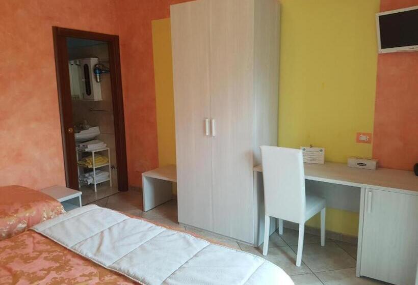 غرفة قياسية ثلاثية, Il Laghetto