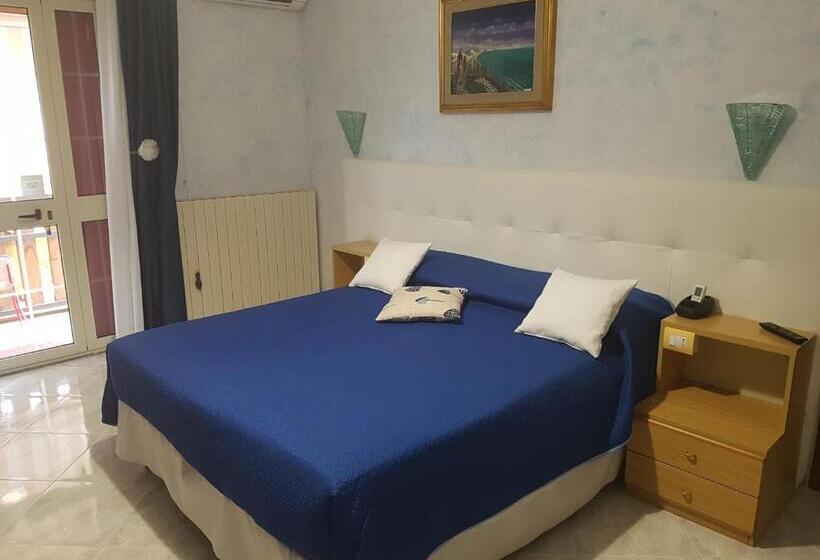 غرفة قياسية ثلاثية, Il Laghetto