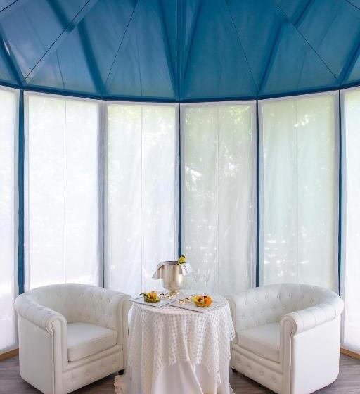 سوئیت جونیور با چشمانداز باغ, Maison Reale