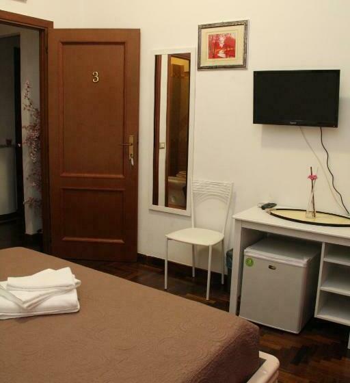 חדר סטנדרט לשלושה, Verdon