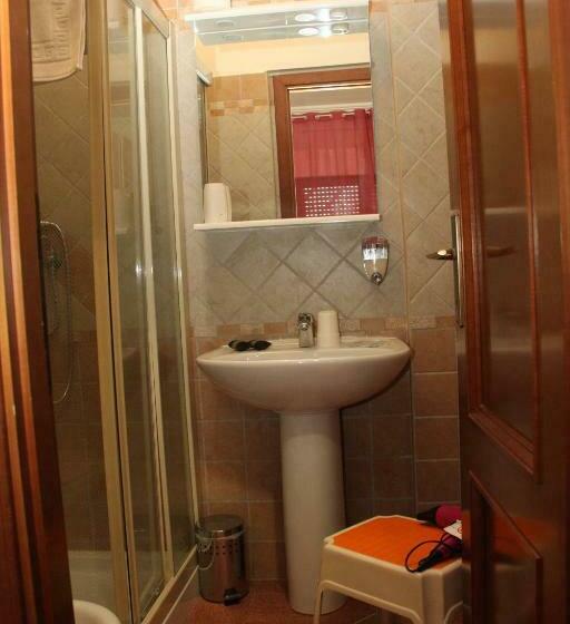 חדר סטנדרט לשלושה, Verdon