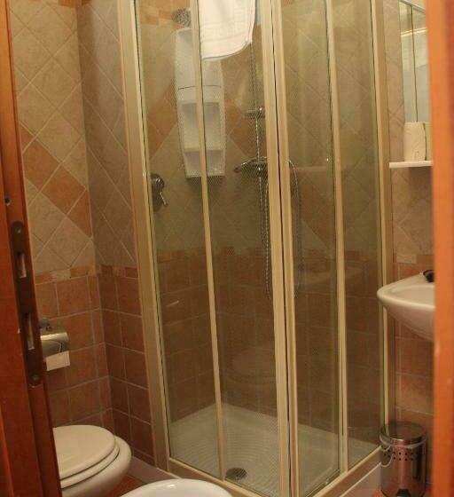 חדר סטנדרט לשלושה, Verdon