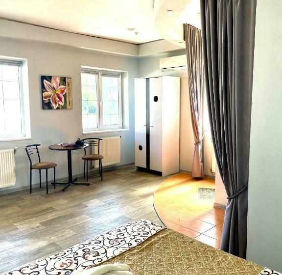 スタンダードシングルルーム, And Entertaiment Complex Vlada