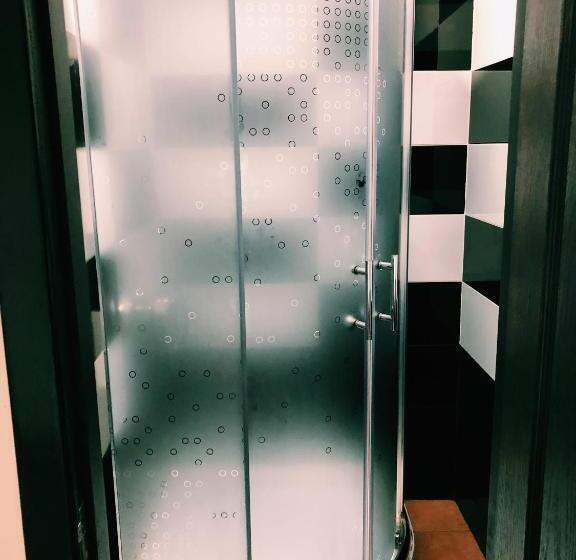 スタンダードルーム, And Entertaiment Complex Vlada