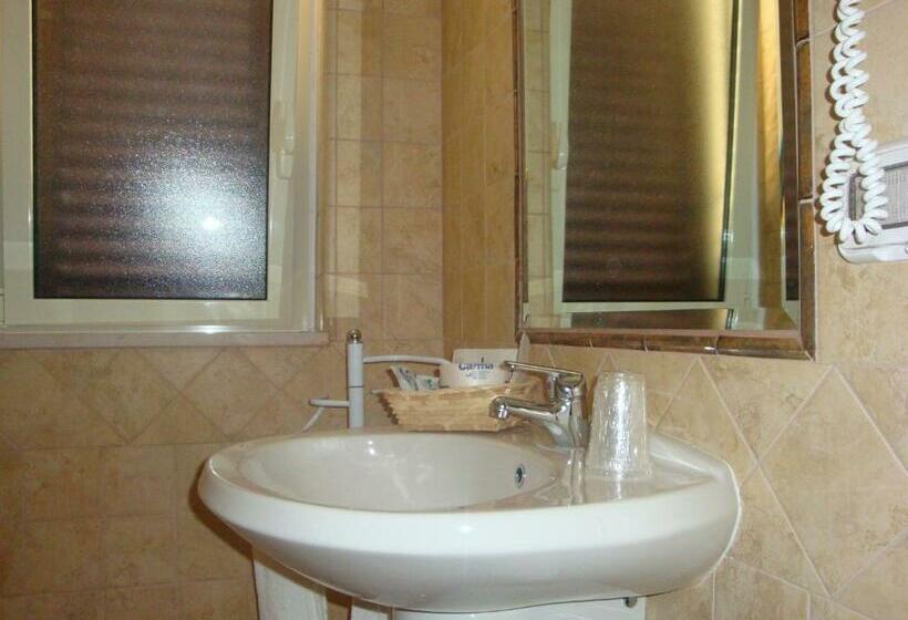 Chambre Standard avec Balcon, Maggiore