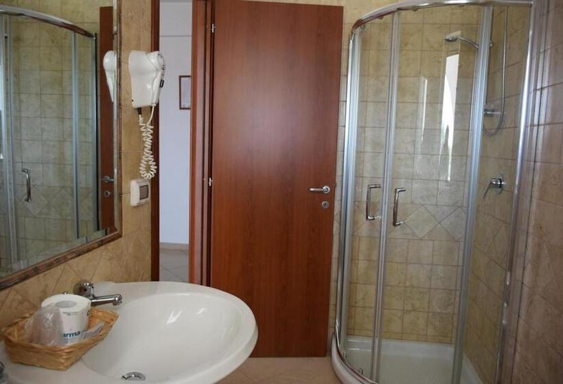 Chambre Triple Standard, Maggiore