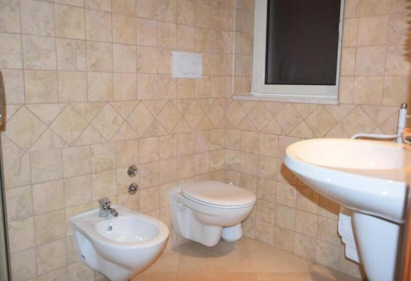 Chambre Triple Supérieure, Maggiore