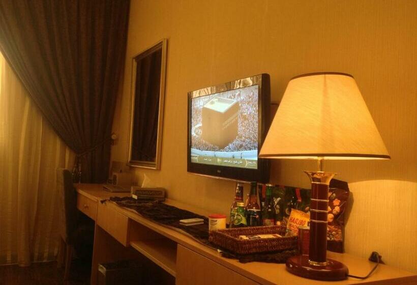 スタンダードトリプルルーム, Meral