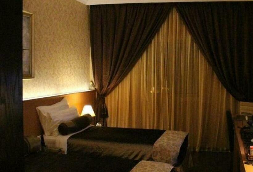 スタンダードトリプルルーム, Meral