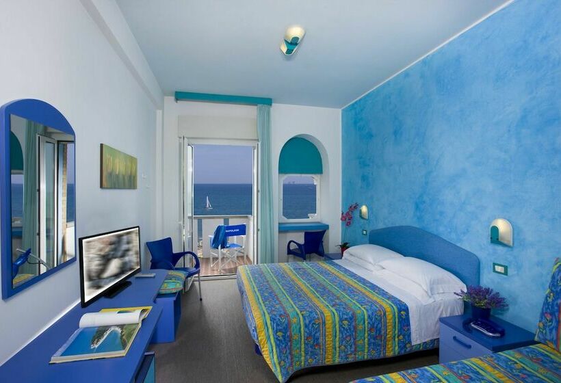 Номер Стандарт Вид на Море, Napoleon