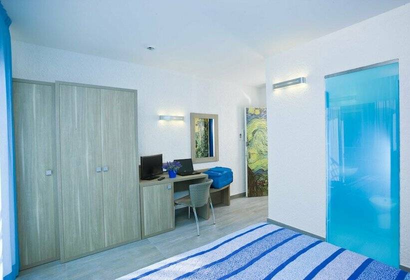 Номер Стандарт Боковой Вид на Море, Napoleon