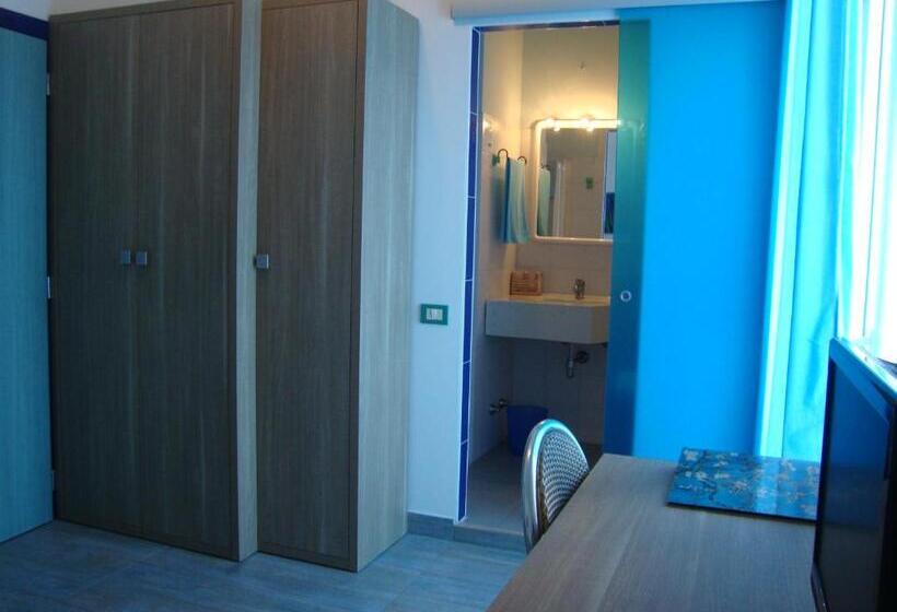 Номер Стандарт Вид на Море Боковой, Napoleon