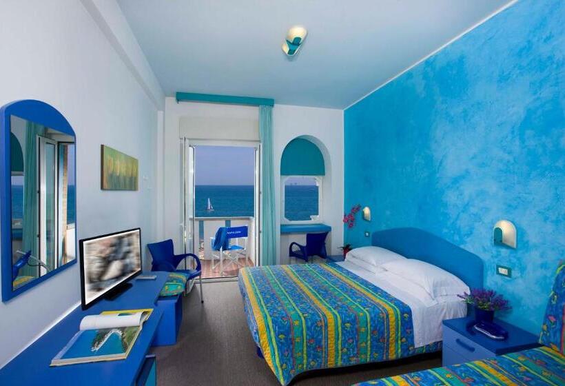 Номер Стандарт Вид на Море, Napoleon