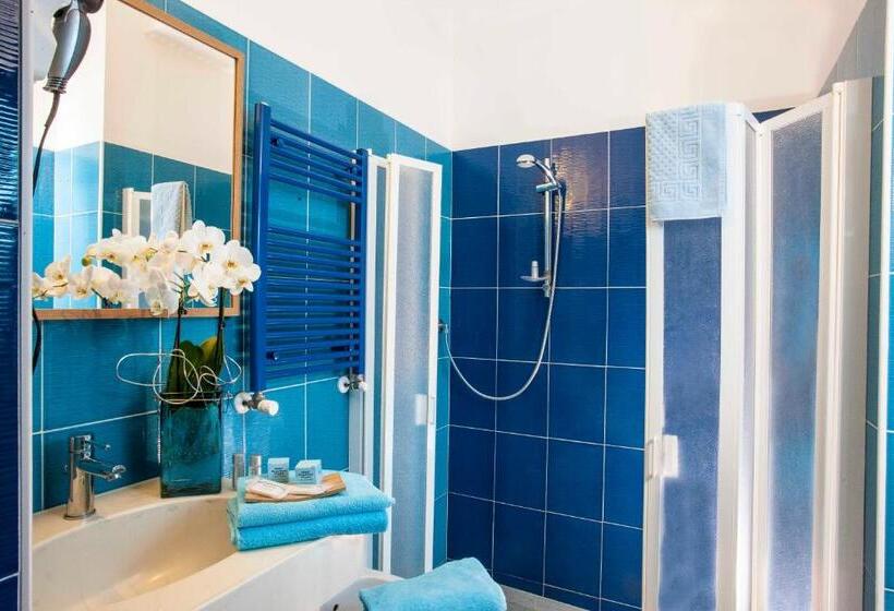 Номер Стандарт Вид на Море, Napoleon