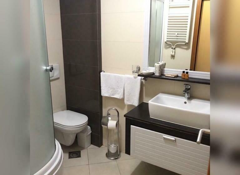 اتاق استاندارد یک نفره, Theranda