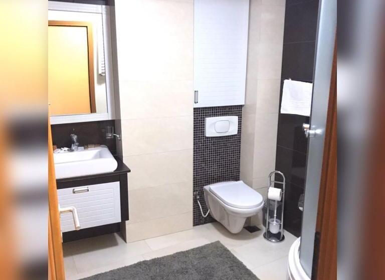 اتاق استاندارد سه نفره, Theranda