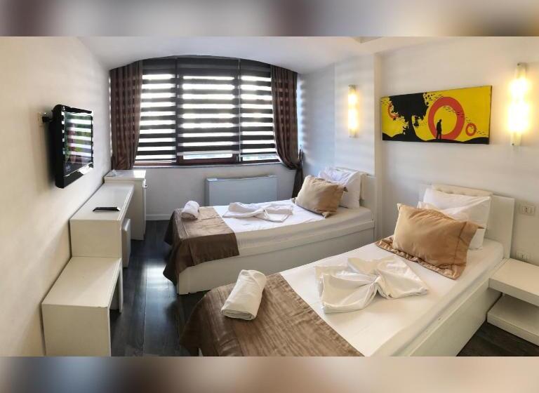 اتاق استاندارد, Theranda