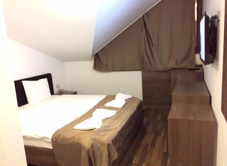 اتاق اکونومی, Theranda