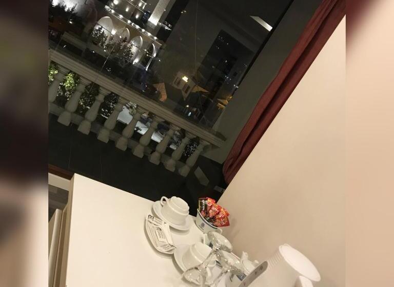 سوئیت با وان آب گرم, Theranda